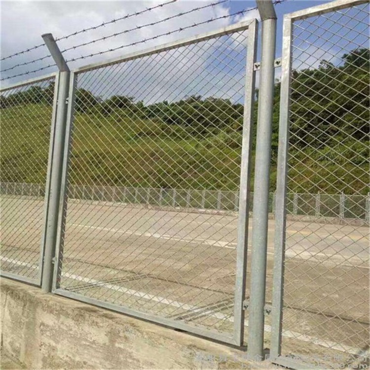 黑龍江鋼板網(wǎng)防護(hù)柵欄